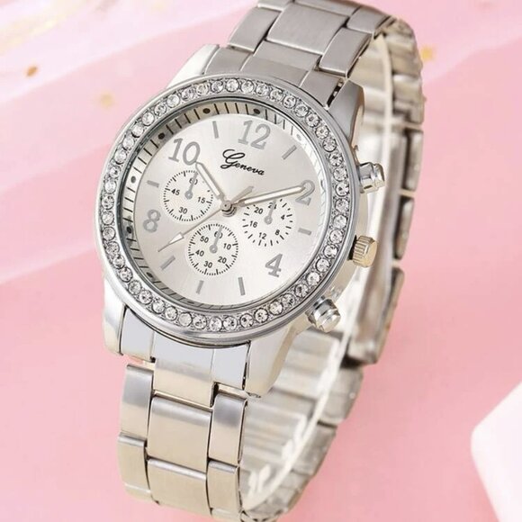 Stainless Steel Silver Watch Geneva Quartz Round Face Rhinestone Women NWT - Picture 2 of 3